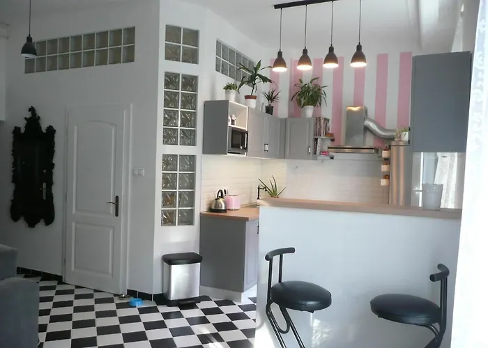 Modern City Center Location: Party, Sightsee, Rest Apartamento *